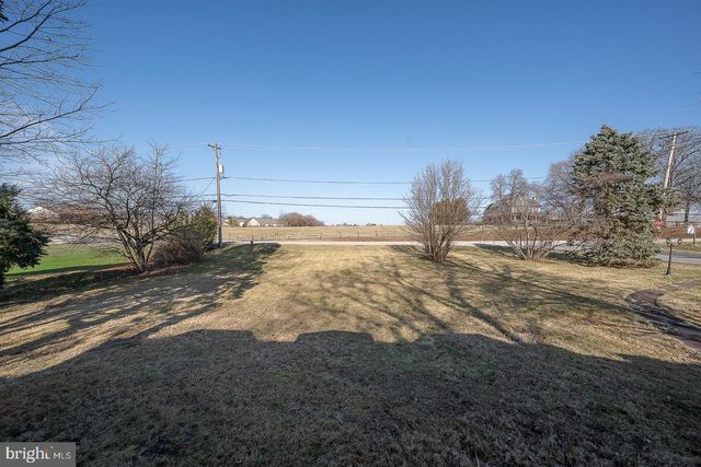 86 E 3RD AVE, Trappe, PA 19426