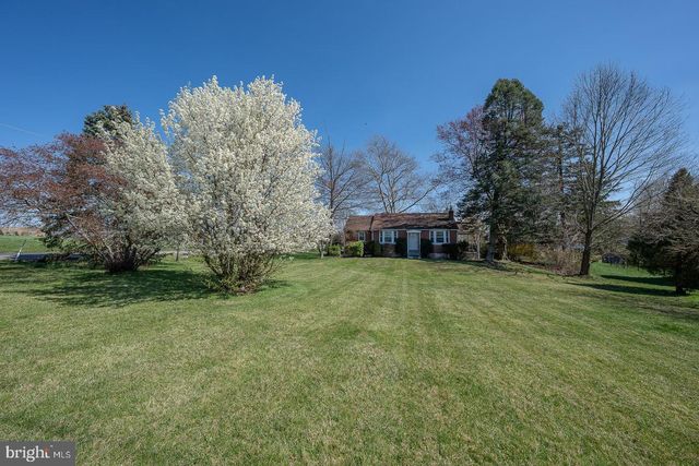 86 E 3RD AVE, Trappe, PA 19426