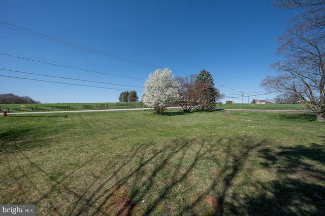 86 E 3RD AVE, Trappe, PA 19426