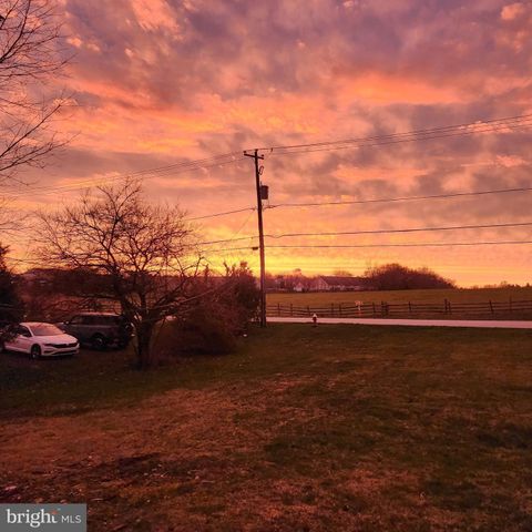 86 E 3RD AVE, Trappe, PA 19426