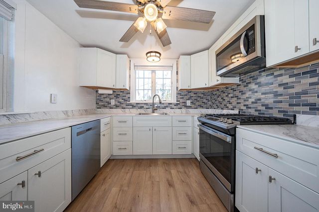 86 E 3RD AVE, Trappe, PA 19426