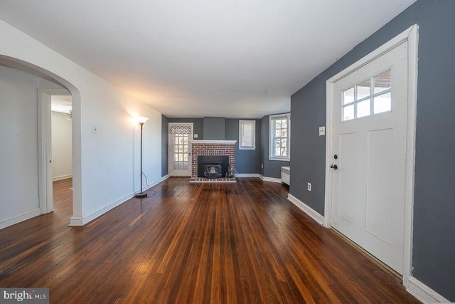 86 E 3RD AVE, Trappe, PA 19426