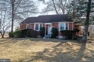 86 E 3RD AVE, Trappe, PA 19426