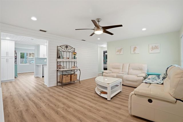 921 DEVILLE DRIVE E, Largo, FL 33771