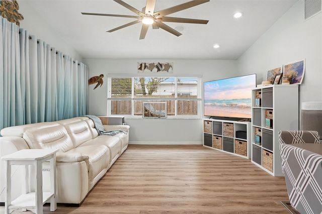 921 DEVILLE DRIVE E, Largo, FL 33771