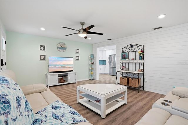 921 DEVILLE DRIVE E, Largo, FL 33771