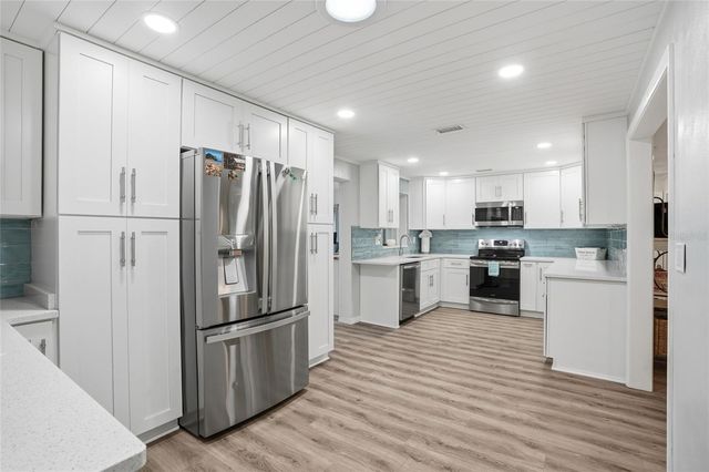 921 DEVILLE DRIVE E, Largo, FL 33771