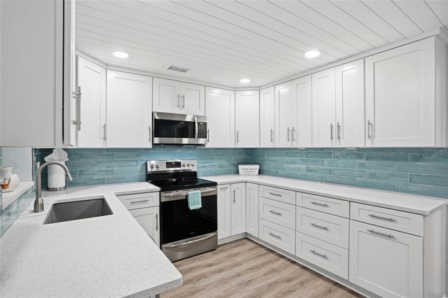 921 DEVILLE DRIVE E, Largo, FL 33771