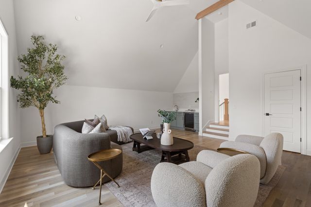 806 Newhall Dr, Nashville, TN 37206