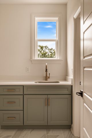 806 Newhall Dr, Nashville, TN 37206