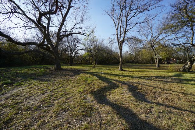 1227 Maple Street, Bonham, TX 75418