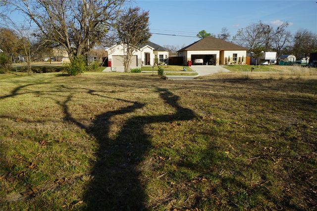 1227 Maple Street, Bonham, TX 75418