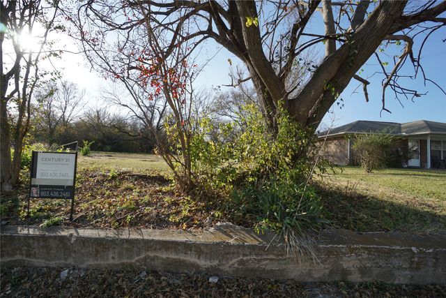1227 Maple Street, Bonham, TX 75418