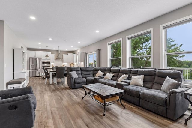 12919 Amiens Circle, Rosemount, MN 55068