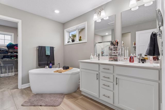 12919 Amiens Circle, Rosemount, MN 55068