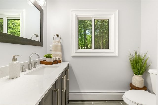 4 Castle Hill Rd, Windham, NH 03087