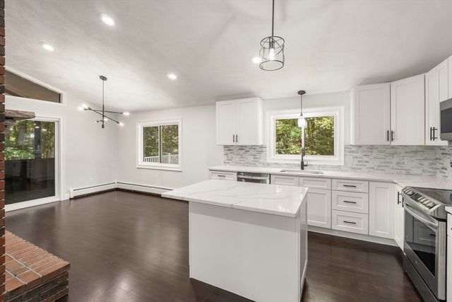 4 Castle Hill Rd, Windham, NH 03087