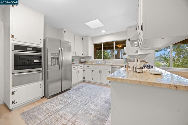 6 Lucille Way, Orinda, CA 94563
