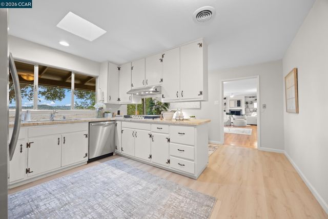 6 Lucille Way, Orinda, CA 94563