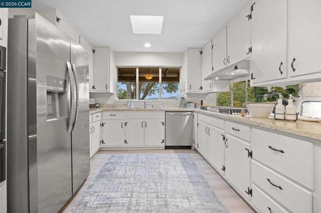 6 Lucille Way, Orinda, CA 94563