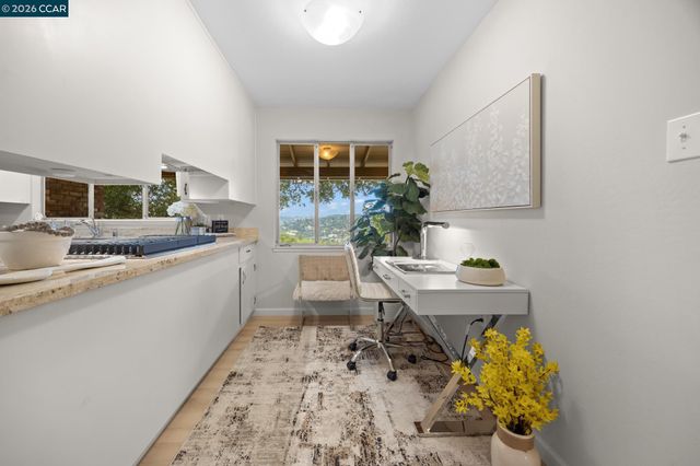 6 Lucille Way, Orinda, CA 94563