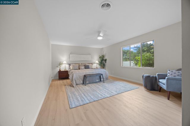 6 Lucille Way, Orinda, CA 94563