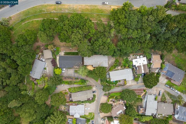 6 Lucille Way, Orinda, CA 94563