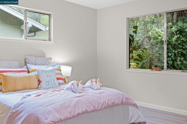 6 Lucille Way, Orinda, CA 94563