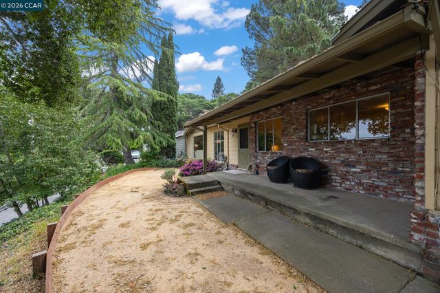 6 Lucille Way, Orinda, CA 94563