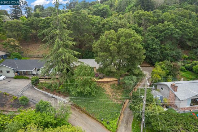 6 Lucille Way, Orinda, CA 94563