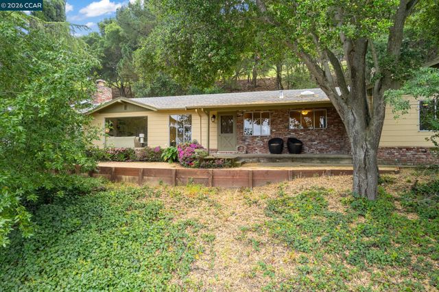 6 Lucille Way, Orinda, CA 94563