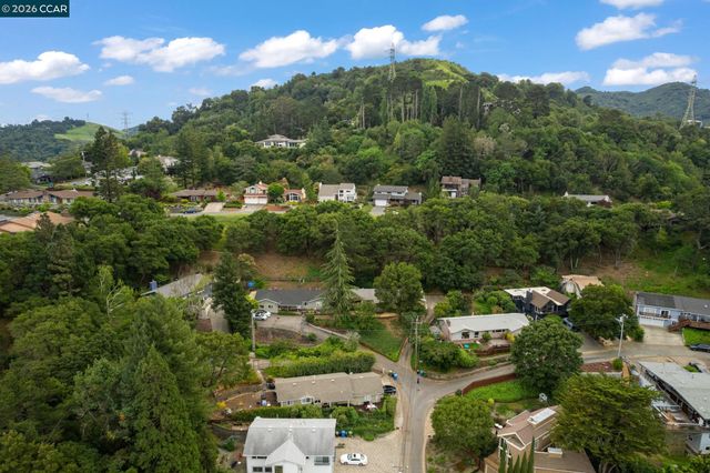 6 Lucille Way, Orinda, CA 94563