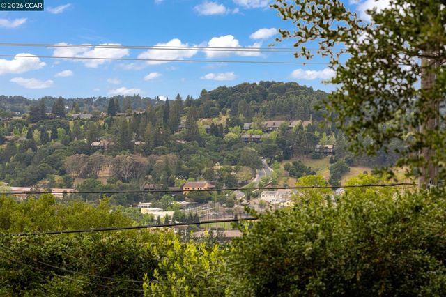 6 Lucille Way, Orinda, CA 94563