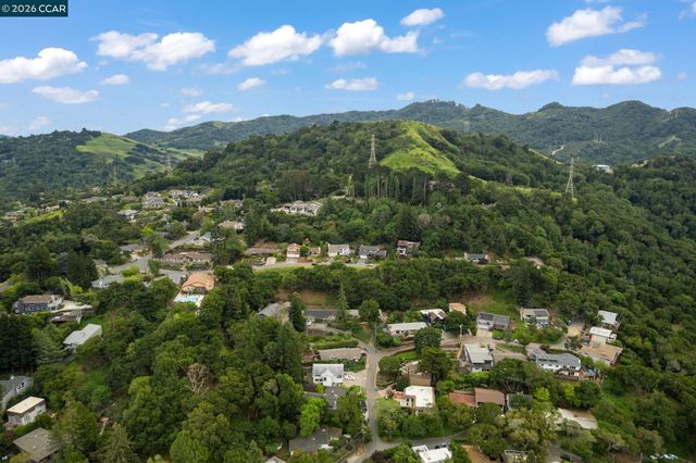 6 Lucille Way, Orinda, CA 94563