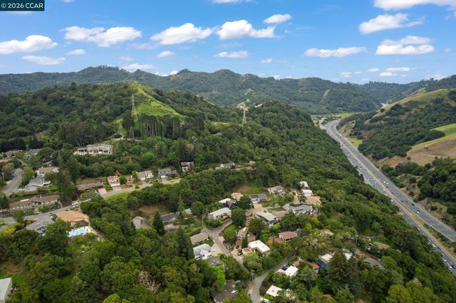 6 Lucille Way, Orinda, CA 94563