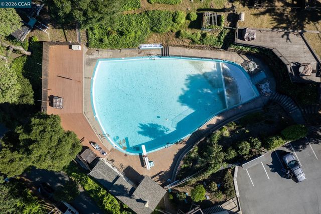 6 Lucille Way, Orinda, CA 94563