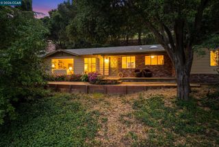 6 Lucille Way, Orinda, CA 94563