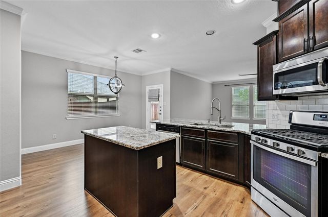 1512 Greenbrier Drive, Van Alstyne, TX 75495