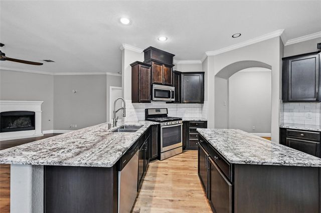 1512 Greenbrier Drive, Van Alstyne, TX 75495