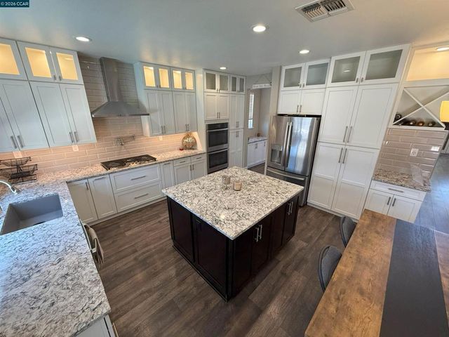 895 895 Boltzen Ct, Brentwood, CA 94513