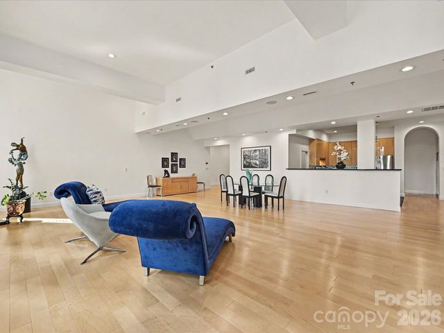 127 N Tryon Street 509.510, Charlotte, NC 28202