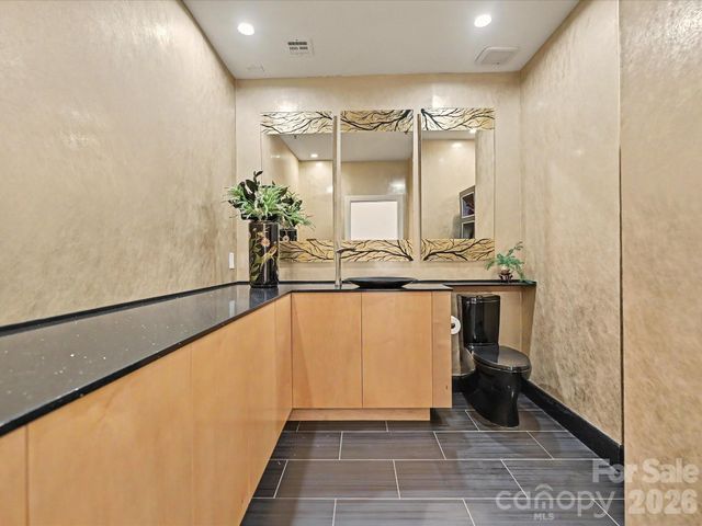 127 N Tryon Street 509.510, Charlotte, NC 28202