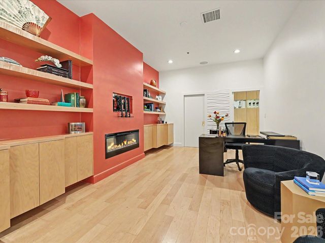 127 N Tryon Street 509.510, Charlotte, NC 28202