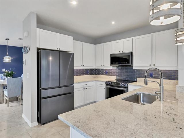 3206 HILLTOP CIRCLE, Bradenton, FL 34211