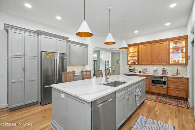 2811 Alta Vista Ct, Louisville, KY 40206