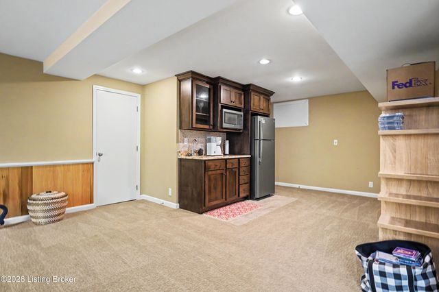 2811 Alta Vista Ct, Louisville, KY 40206