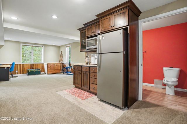 2811 Alta Vista Ct, Louisville, KY 40206