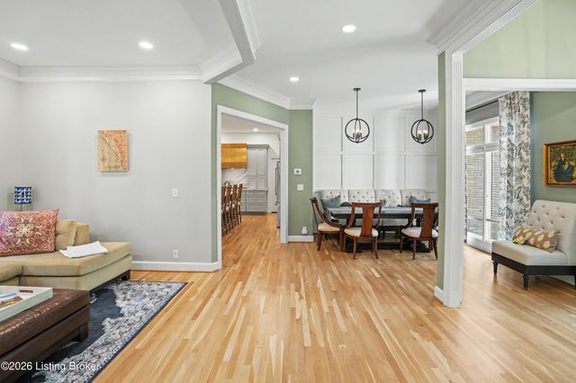 2811 Alta Vista Ct, Louisville, KY 40206