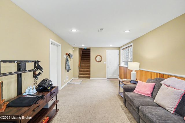 2811 Alta Vista Ct, Louisville, KY 40206