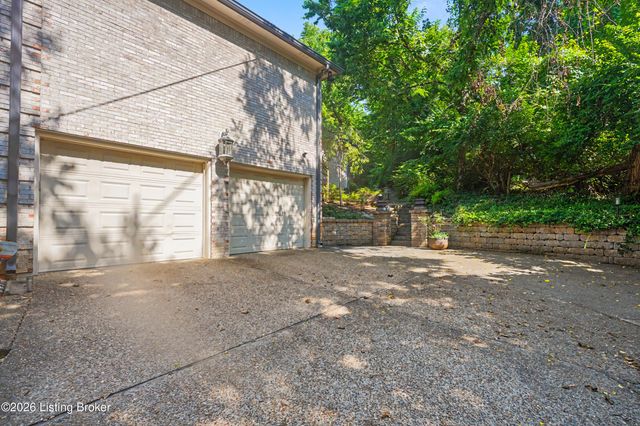 2811 Alta Vista Ct, Louisville, KY 40206